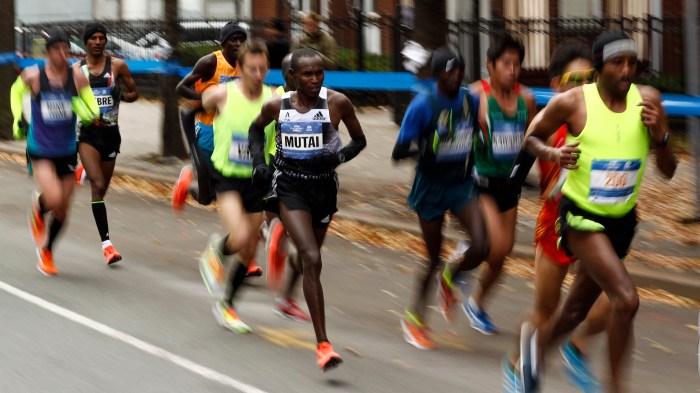 Running marathon mental tips sport cheruiyot robert ryan hall